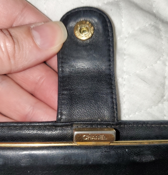 CHANEL CC Logo Black Caviar Kisslock Long Bifold Wallet - Picture 6 of 11